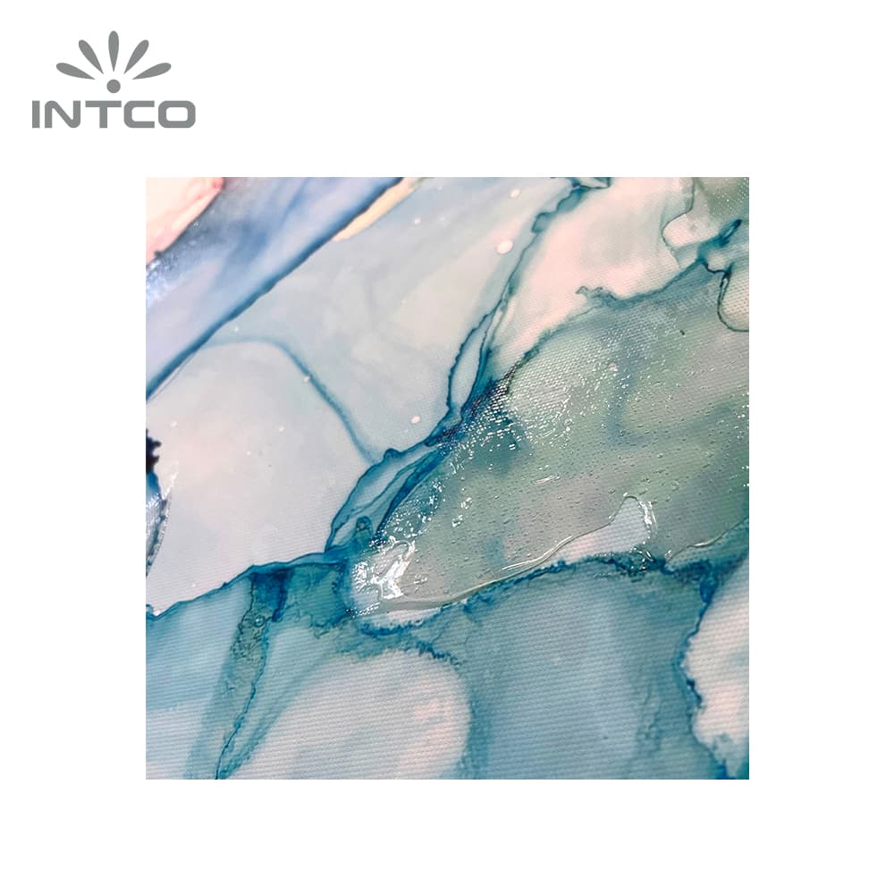The contrasting colors are protected by a gel coating that provides additional texture and a glossy finish